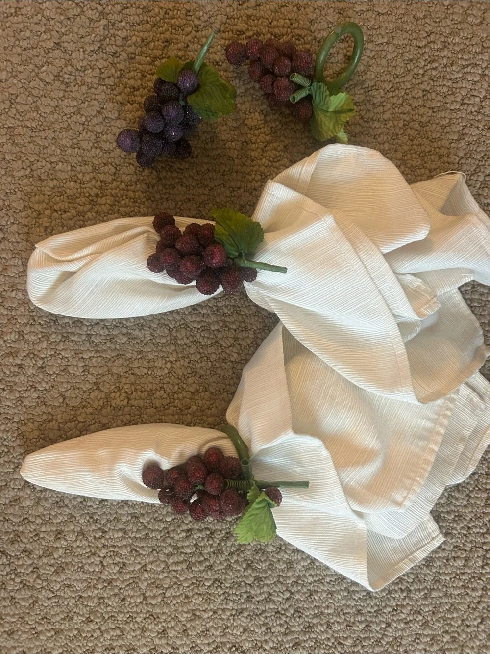 2 Cream Ribbed Fabric Napkins with Decorative Berry Rings (Set of 6)